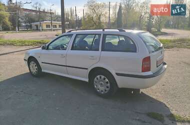 Ліфтбек Skoda Octavia 2009 в 