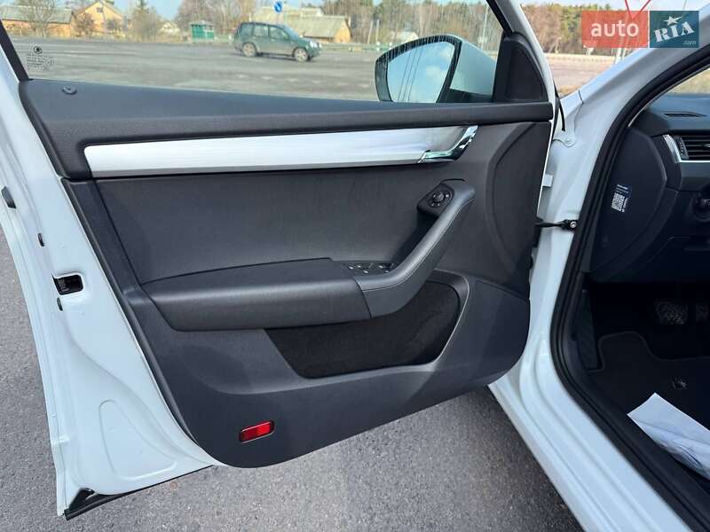 Универсал Skoda Octavia 2019 в Радивилове