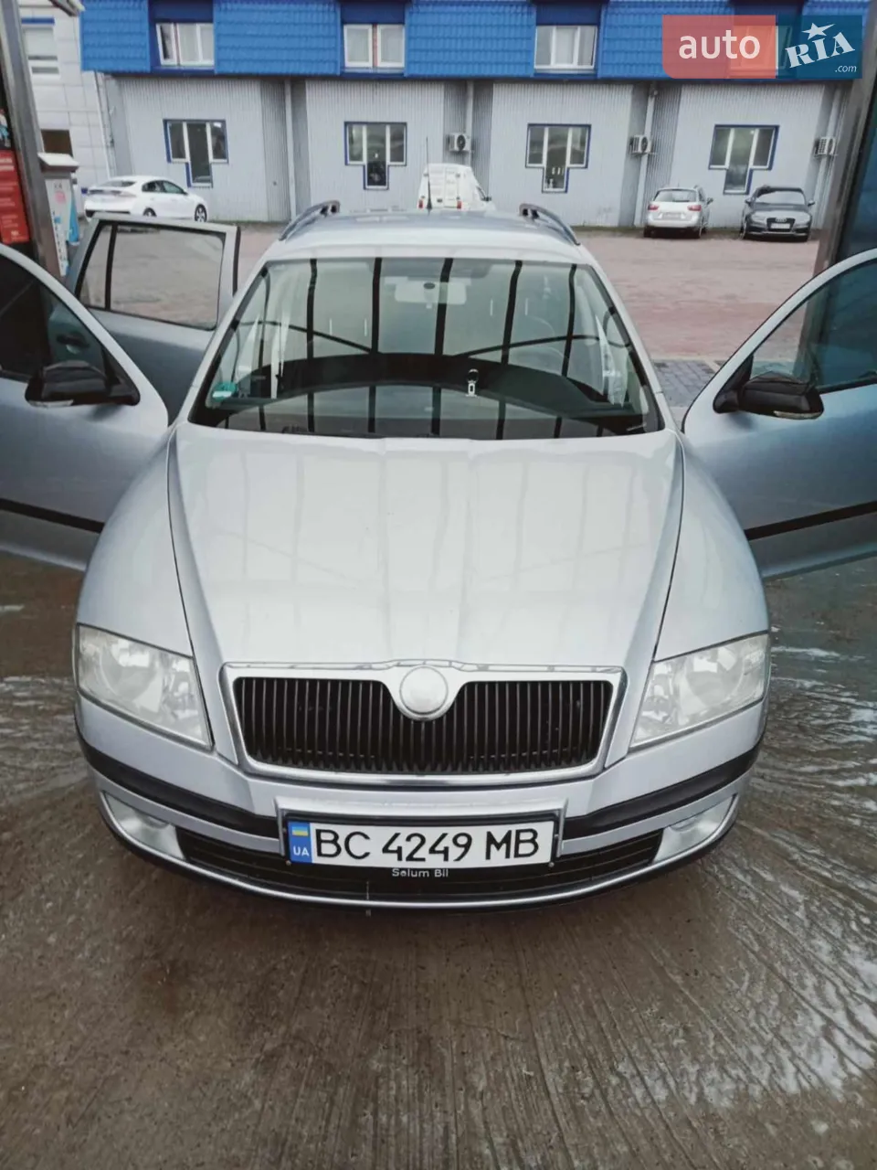 кожен день на ходу.Робочий автомобіль.замінено масло, фільтра. тормозні колодки з дисками.ремінь , ролики. конд працює. страховка до лютого 26 року. телефонуйте