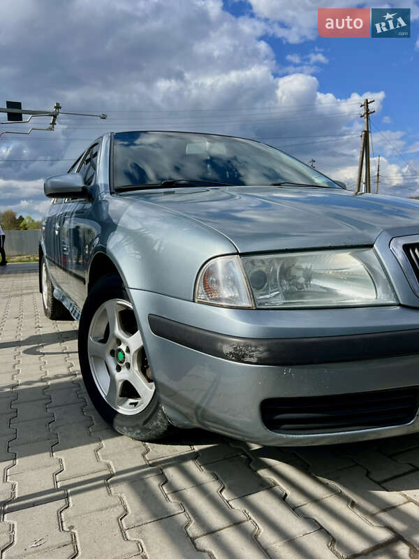 Лифтбек Skoda Octavia 2003 в Львове