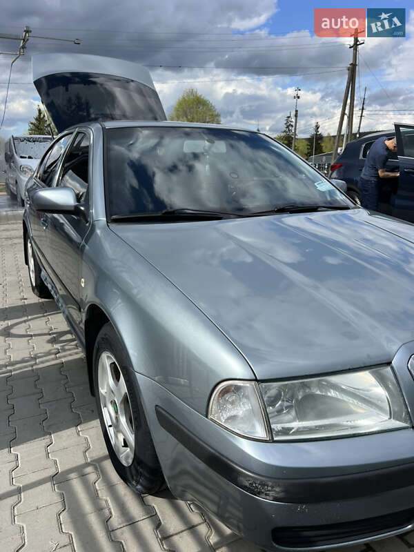 Лифтбек Skoda Octavia 2003 в Львове