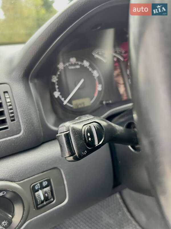 Лифтбек Skoda Octavia 2003 в Львове
