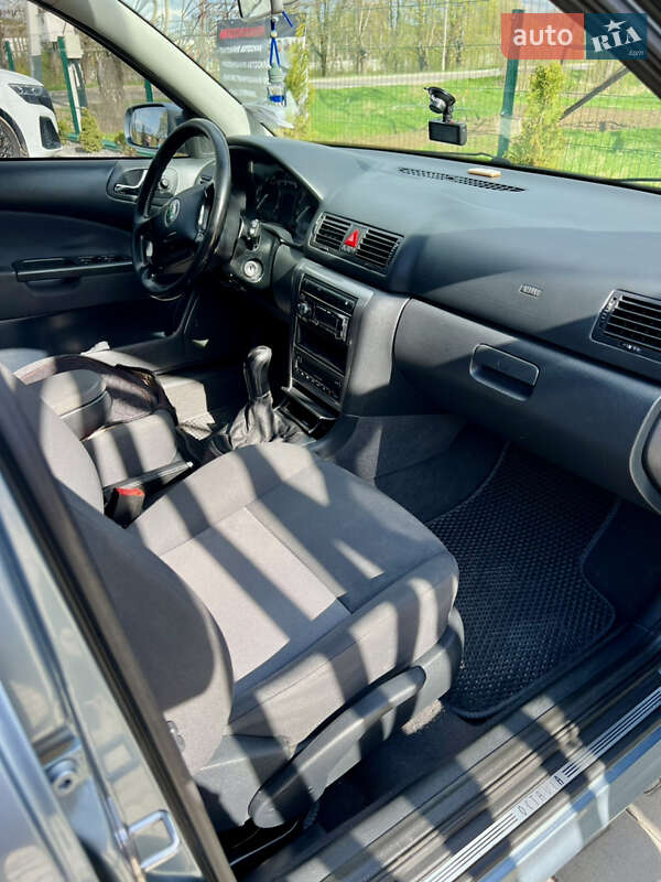 Лифтбек Skoda Octavia 2003 в Львове