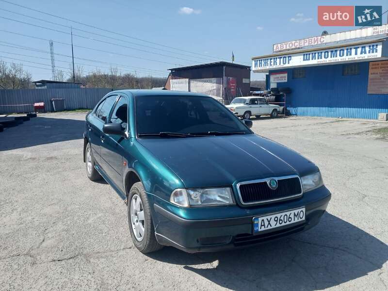 Лифтбек Skoda Octavia 1998 в 