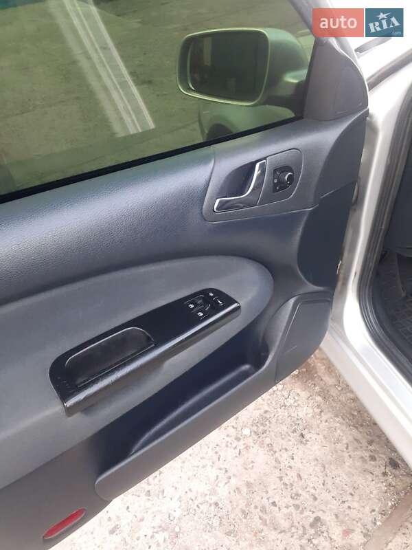 Лифтбек Skoda Octavia 2003 в Смолином