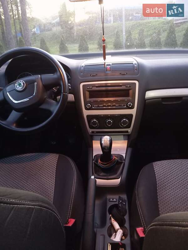 Универсал Skoda Octavia 2010 в Маневичах