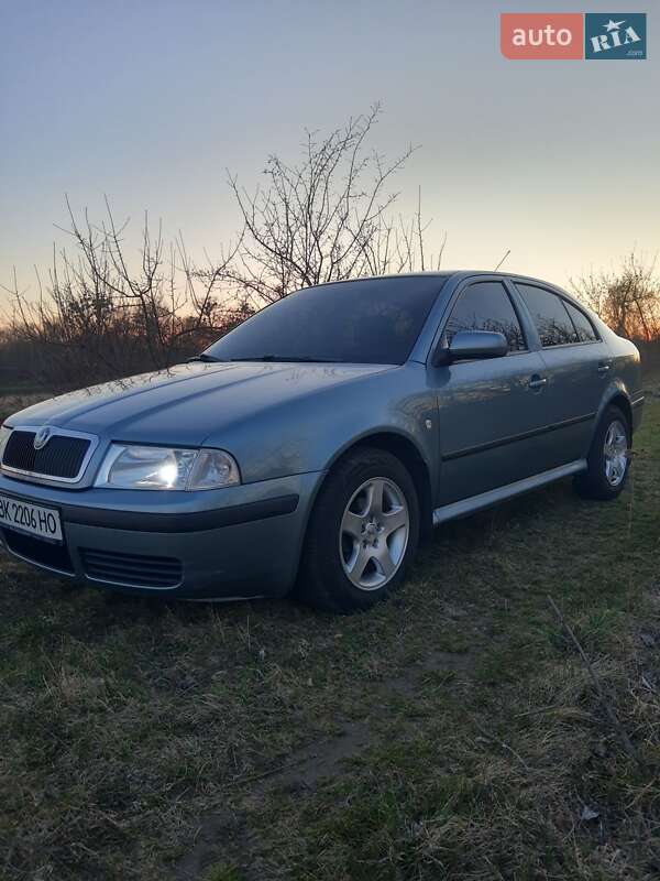 Ліфтбек Skoda Octavia 2004 в 