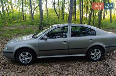 Лифтбек Skoda Octavia 2009 в 