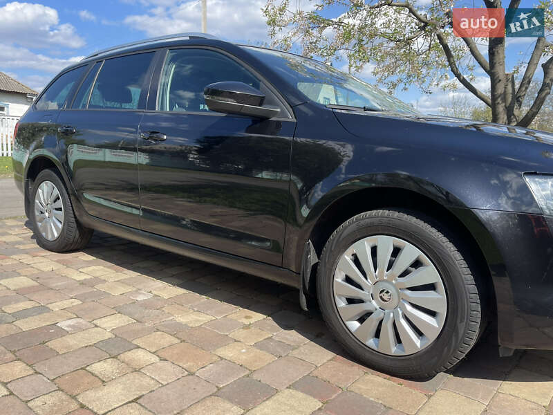 Универсал Skoda Octavia 2014 в Вишневом