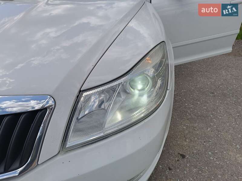 Универсал Skoda Octavia 2011 в Подобовце