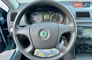 Лифтбек Skoda Octavia 2005 в 