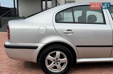 Лифтбек Skoda Octavia 2003 в 
