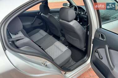 Лифтбек Skoda Octavia 2003 в 