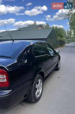 Лифтбек Skoda Octavia 2002 в 