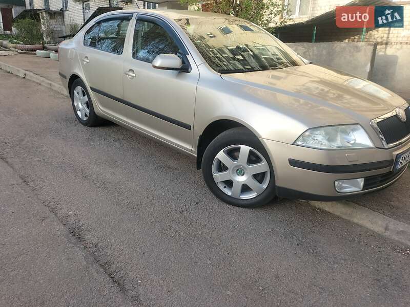 Лифтбек Skoda Octavia 2005 в 