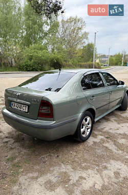 Лифтбек Skoda Octavia 2002 в 