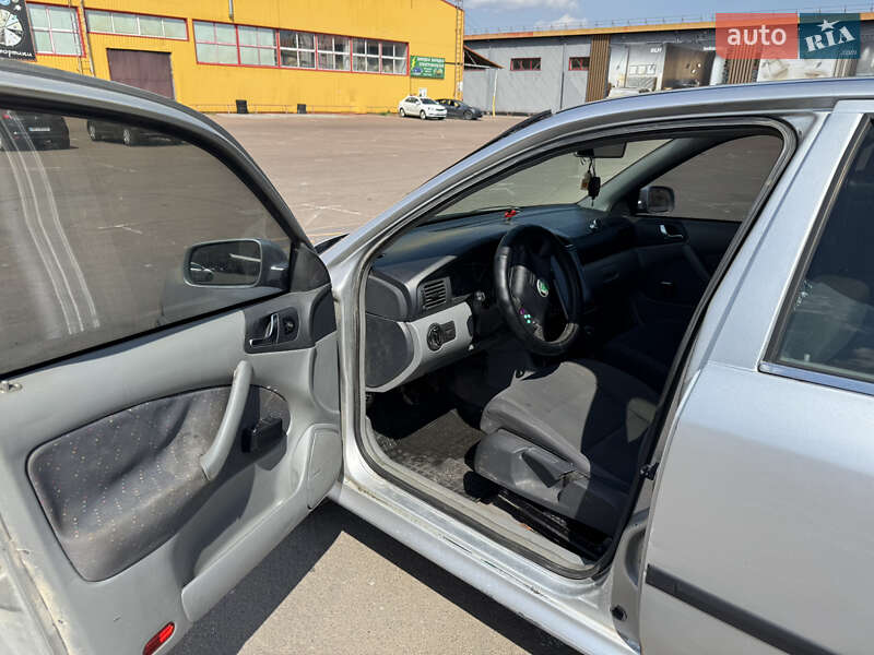 Лифтбек Skoda Octavia 2002 в Житомире