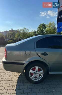 Ліфтбек Skoda Octavia 2001 в 
