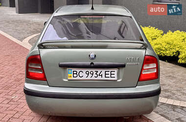 Лифтбек Skoda Octavia 2002 в 