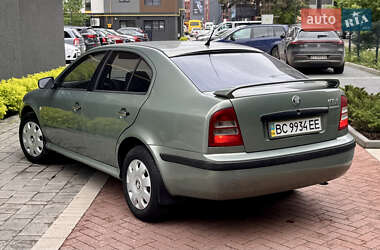 Лифтбек Skoda Octavia 2002 в 
