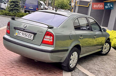 Лифтбек Skoda Octavia 2002 в 