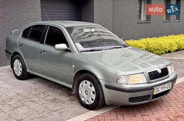 Лифтбек Skoda Octavia 2002 в 