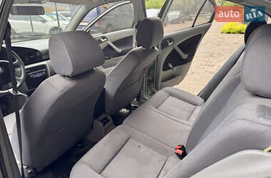 Лифтбек Skoda Octavia 2002 в 