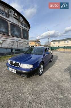 Лифтбек Skoda Octavia 1998 в 