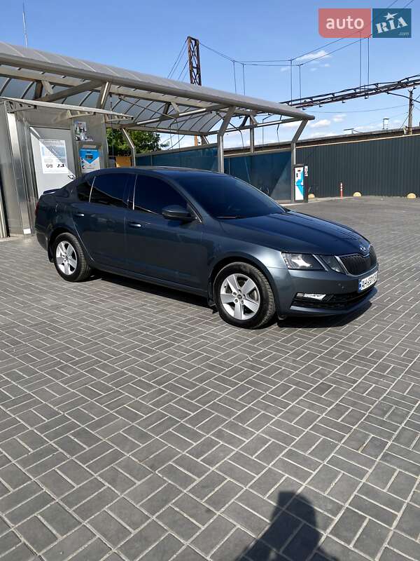 Лифтбек Skoda Octavia 2017 в Днепре