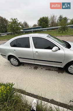 Лифтбек Skoda Octavia 2004 в 