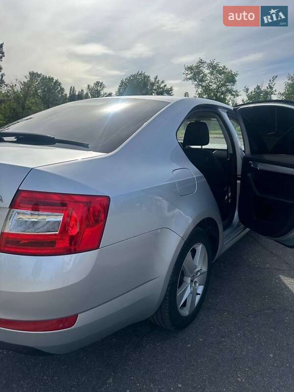 Лифтбек Skoda Octavia 2014 в Каменском