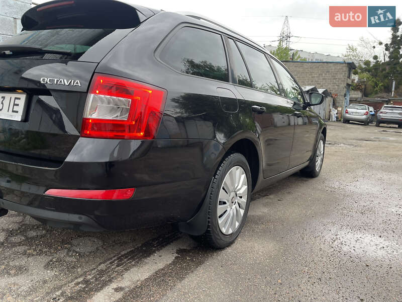 Универсал Skoda Octavia 2014 в Вишневом