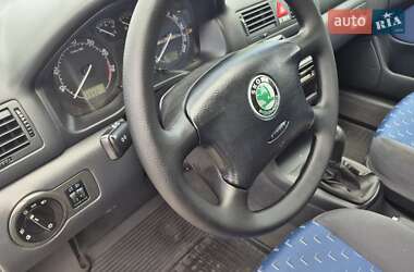 Лифтбек Skoda Octavia 2004 в 