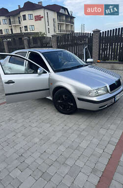 Лифтбек Skoda Octavia 1998 в 