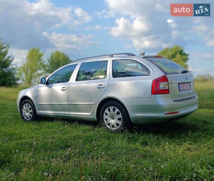 Универсал Skoda Octavia 2011 в Хороле