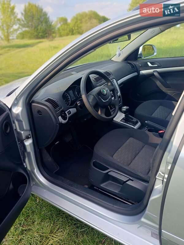 Универсал Skoda Octavia 2011 в Хороле