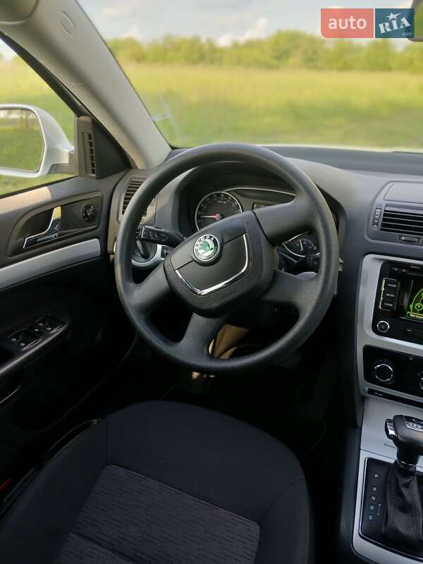 Универсал Skoda Octavia 2011 в Хороле