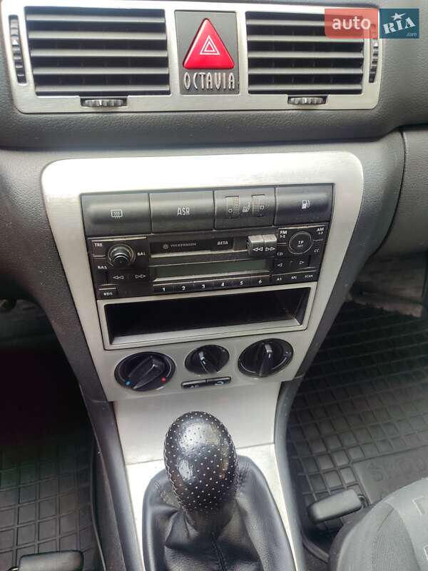 Універсал Skoda Octavia 2003 в Охтирці