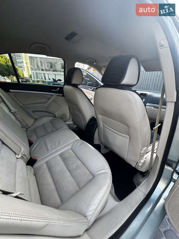 Ліфтбек Skoda Octavia 2010 в Дніпрі