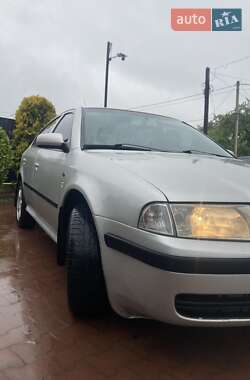 Лифтбек Skoda Octavia 2003 в 