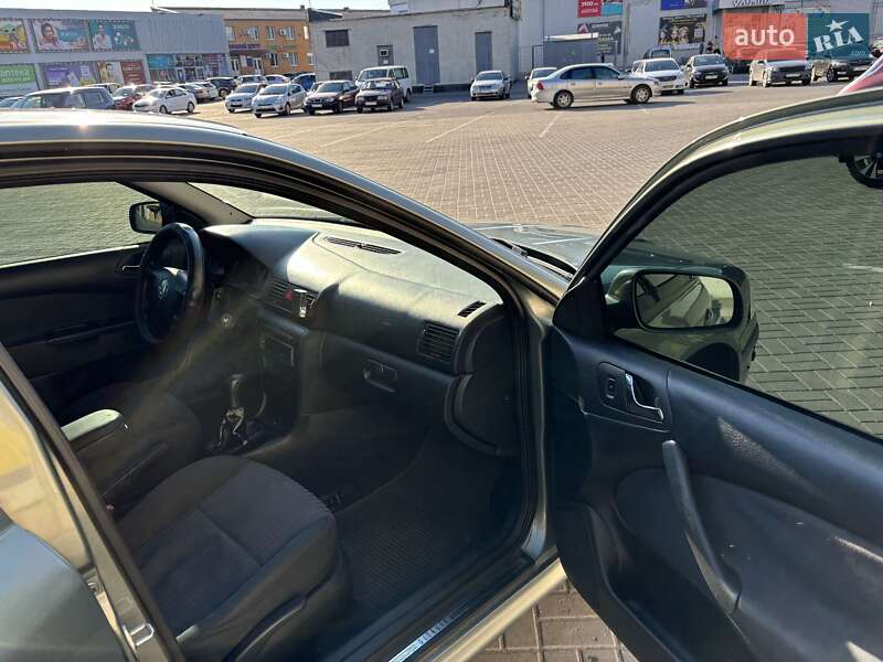 Лифтбек Skoda Octavia 2001 в Днепре