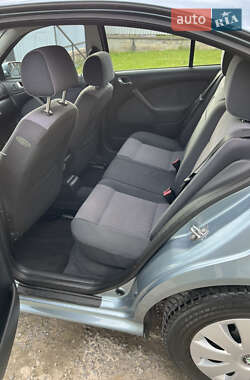 Лифтбек Skoda Octavia 2002 в 