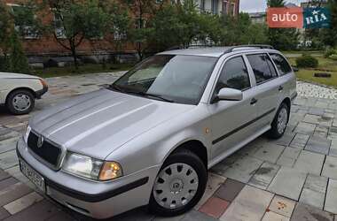 Универсал Skoda Octavia 2000 в Надворной