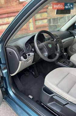 Лифтбек Skoda Octavia 2004 в 