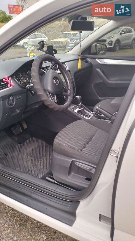 Лифтбек Skoda Octavia 2016 в Киеве