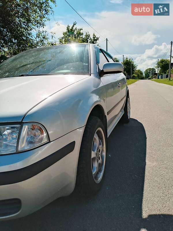 Лифтбек Skoda Octavia 2004 в Немишаево