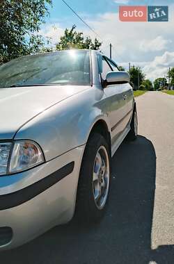 Лифтбек Skoda Octavia 2004 в 