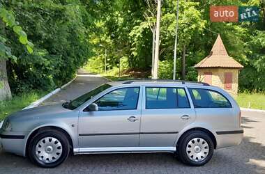 Універсал Skoda Octavia 2009 в Чернівцях