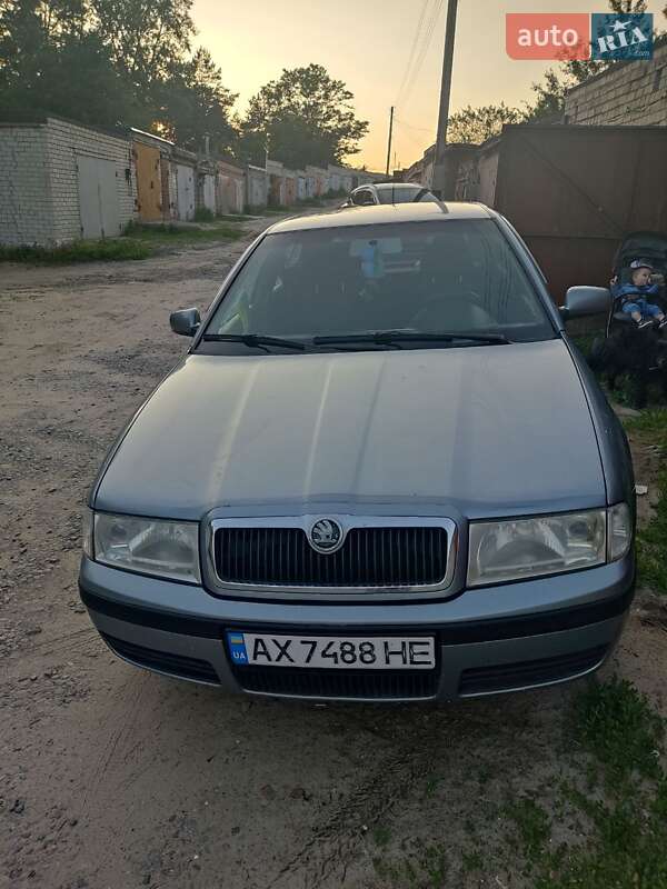 Лифтбек Skoda Octavia 2001 в 