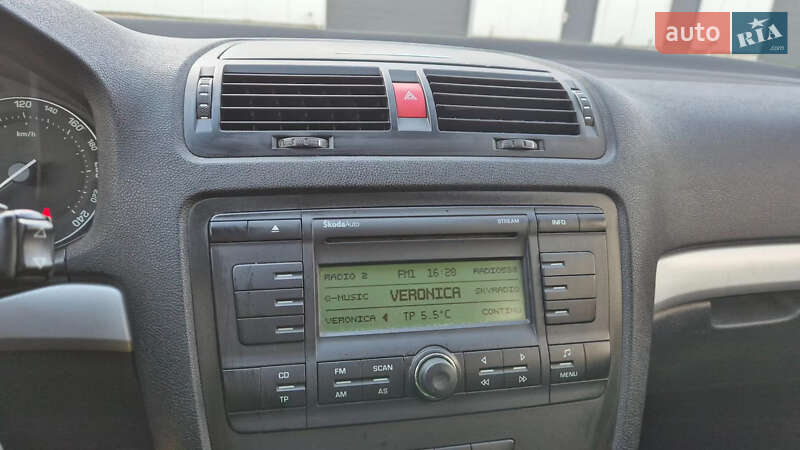Лифтбек Skoda Octavia 2006 в Гадяче